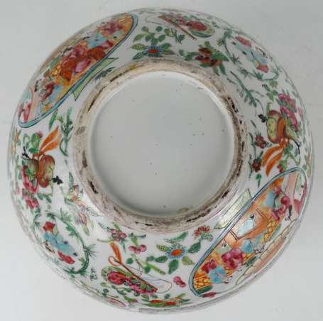 Chine. Vase boule en porcelaine de Canton à décor 