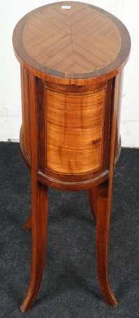 Table tambour en bois de placage ouvrant par un 