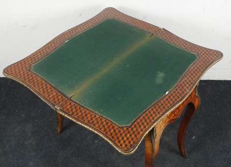 Table à jeux de style Louis XV à plateau 