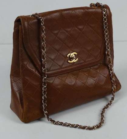 CHANEL - Sac porté épaule vintage en cuir marron 