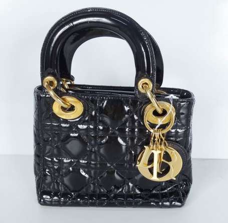 DIOR - Mini sac Lady Dior en cuir vernis noir, sur