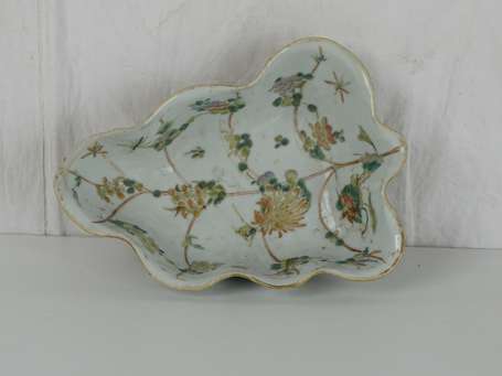 CHINE Coupe en porcelaine, marque apocryphe de 