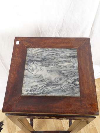 CHINE Sellette en bois et dessus marbre H. 90 cm L