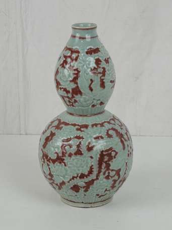 CHINE Vase double gourde en céramique céladon et 
