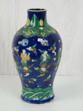 CHINE  Vase MEIPING porcelaine signature apocryphe