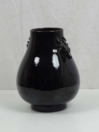 CHINE QUING Grand vase en céramique couverte brun 