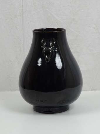 CHINE QUING Grand vase en céramique couverte brun 