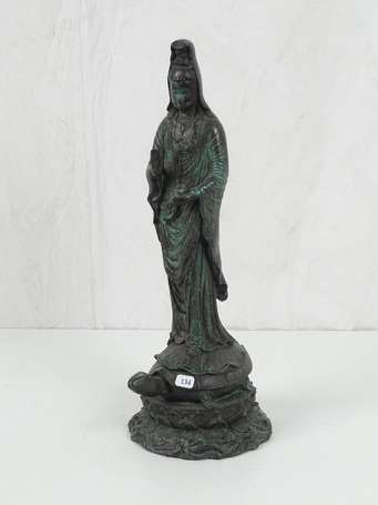 CHINE Statue de Guanyin sur une tortue en bronze 