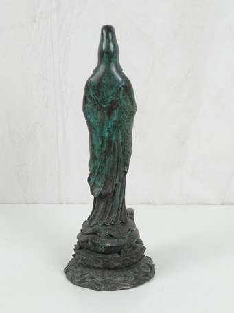 CHINE Statue de Guanyin sur une tortue en bronze 