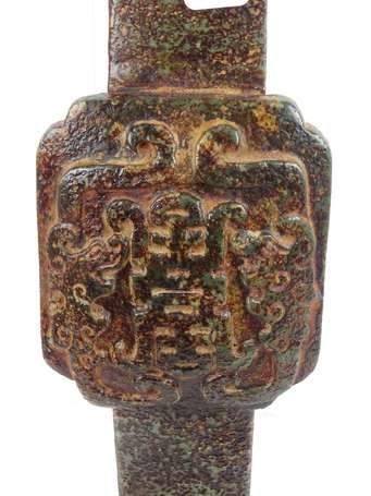 CHINE  Ruyi (sceptre) en pierre dure à décor de 