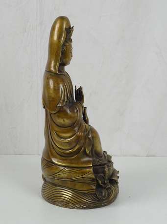 CHINE Guanyin sujet en bronze XXème H. 45 cm