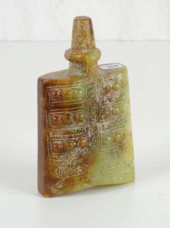CHINE Cloche stylisée en jade brun vert TAOSTIE, 