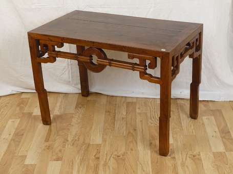 CHINE QING Table basse  XIX ème H. 82 cm L. 47cm