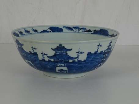 CHINE - Grand bol en porcelaine blanc et bleu 