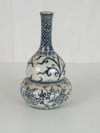 CHINE Vase en porcelaine pour l'orient H. 29 cm