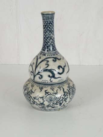 CHINE Vase en porcelaine pour l'orient H. 29 cm