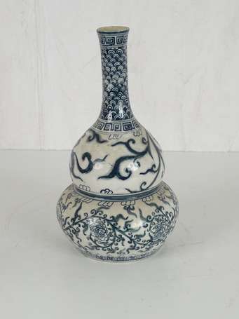 CHINE Vase en porcelaine pour l'orient H. 29 cm