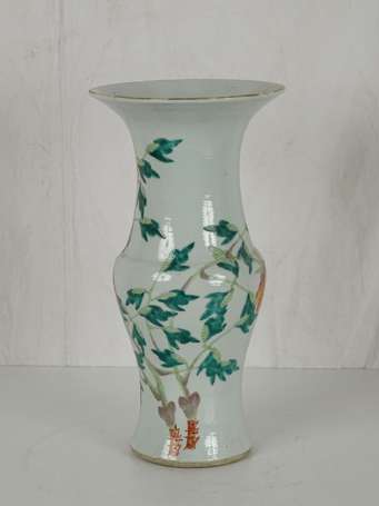 CHINE Vase Xxème S. H. 37 cm (Fêlure au col)