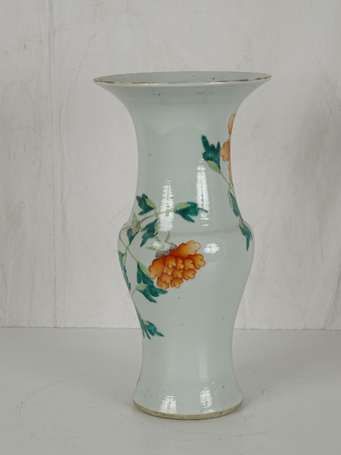 CHINE Vase Xxème S. H. 37 cm (Fêlure au col)