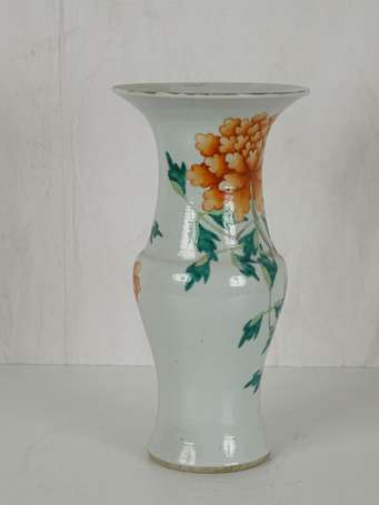 CHINE Vase Xxème S. H. 37 cm (Fêlure au col)