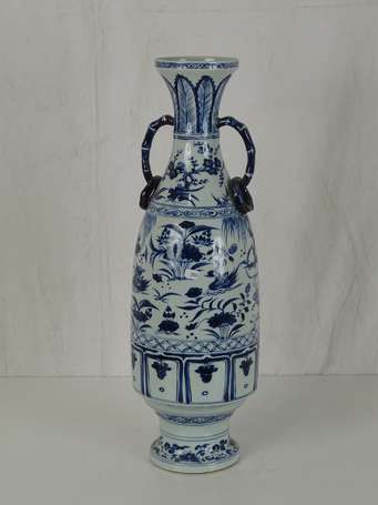 CHINE style YUAN, Vase de cérémonie en porcelaine 