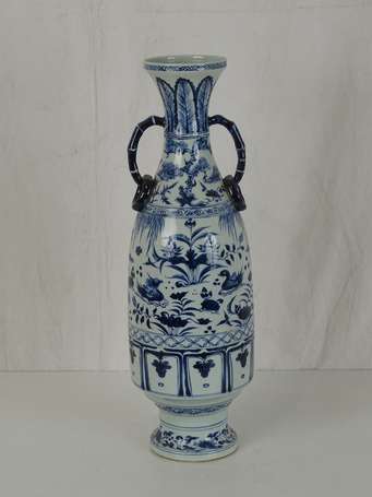 CHINE style YUAN, Vase de cérémonie en porcelaine 