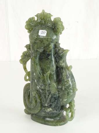CHINE Vase en Serpentine entourée d'un phoenix H. 