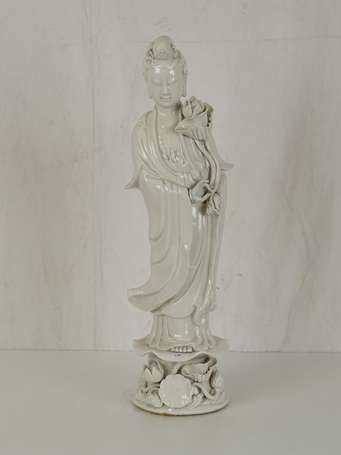 CHINE QING Guanyin en porcelaine blanche H. 69 cm 