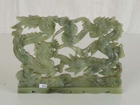 CHINE Plaque en serpentine céladon deux dragons 