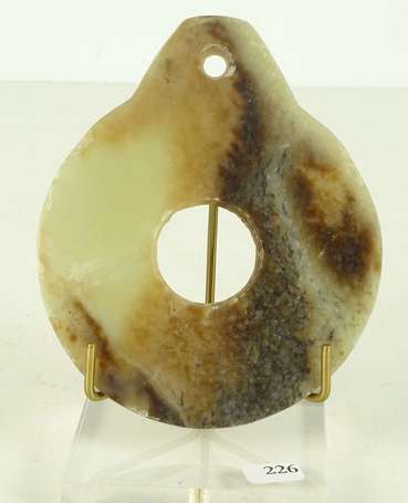 CHINE Petit jade en forme de disque D. 13,5 cm 