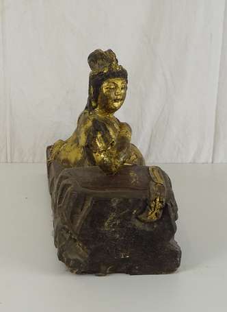 CHINE Guanyin en bois doré, moderne H. 60 cm