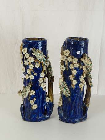 CHINE Paire de vases rouleau en céramique bleue à 