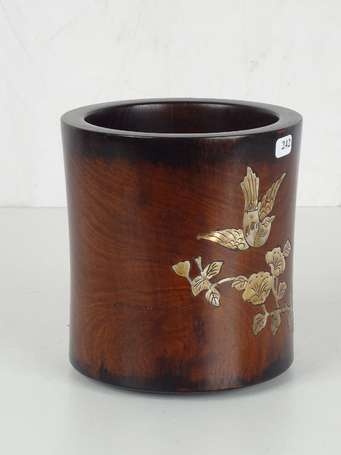 CHINE QING Pot à pinceaux en bois à décor 