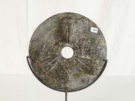 CHINE Disque BI en néphrite archaisant  à décor de