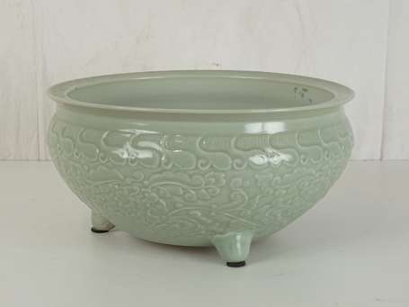 CHINE bassin en porcelaine céladon D. 34 cm