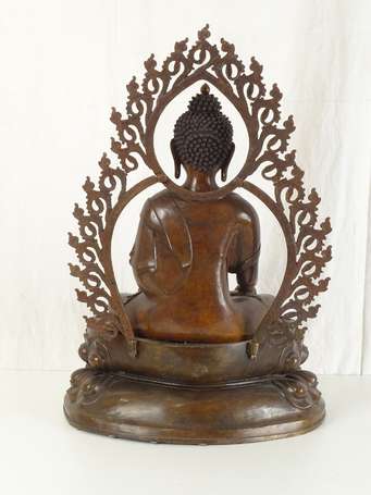 NEPAL  SHAKYAMUNI sur un socle lotiforme en sa 