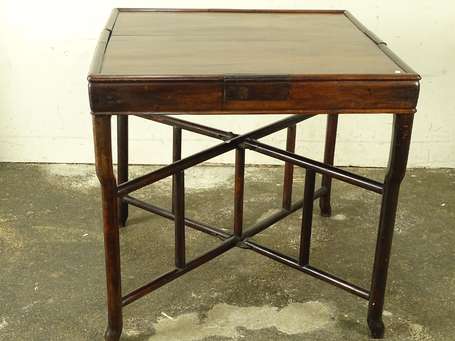 CHINE Table à jeux carrée démontable en HUANLI   