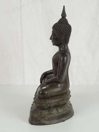 CHINE Bouddha SUKOTAI en bronze assis sur un socle