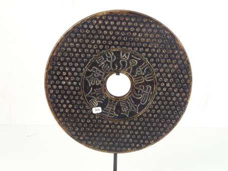 CHINE Disque BI brun en stéatite D. 30 cm