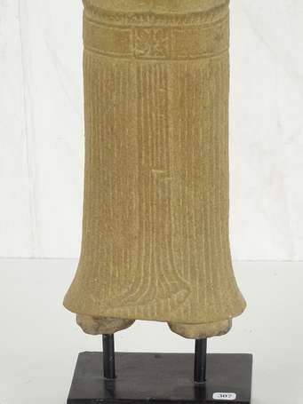 Style KHMER Statue de UMA en grés beige H. 45 cm