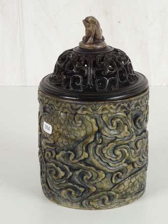 CHINE BYTONG Pot à pinceaux en steatite à décor de