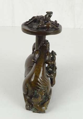 CHINE QING Chimère et ses sept petits Bronze H. 18