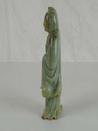 CHINE Guanyin en jade Xxème H. 31 cm