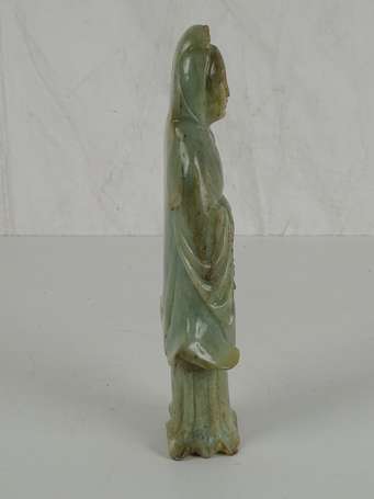 CHINE Guanyin en jade Xxème H. 31 cm