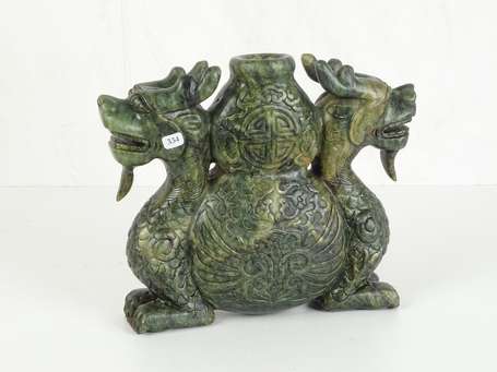 CHINE Vase double gourde accosté de deux dragons 