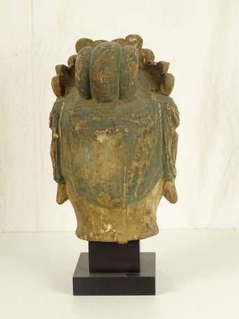 CHINE Tête Guanyin en bois  polychrome Xxème H. 