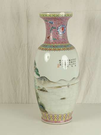 CHINE Grand vase en porcelaine décor de montagnes 