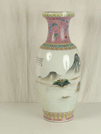 CHINE Grand vase en porcelaine décor de montagnes 