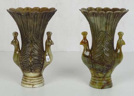 CHINE Paire de vases pierre dure prises aux phénix