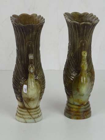 CHINE Paire de vases pierre dure prises aux phénix